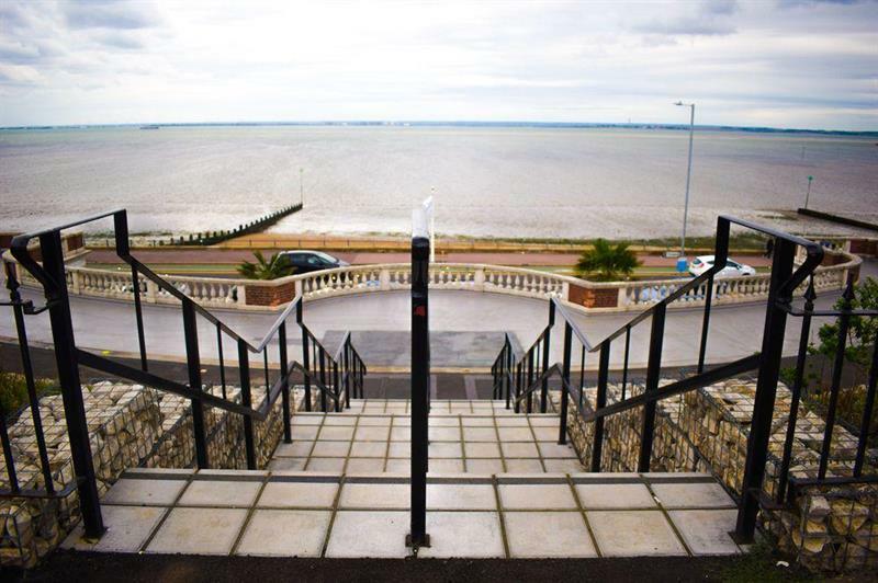 Devine Beach Hotel, Westcliff Southend-On-Sea Exterior photo